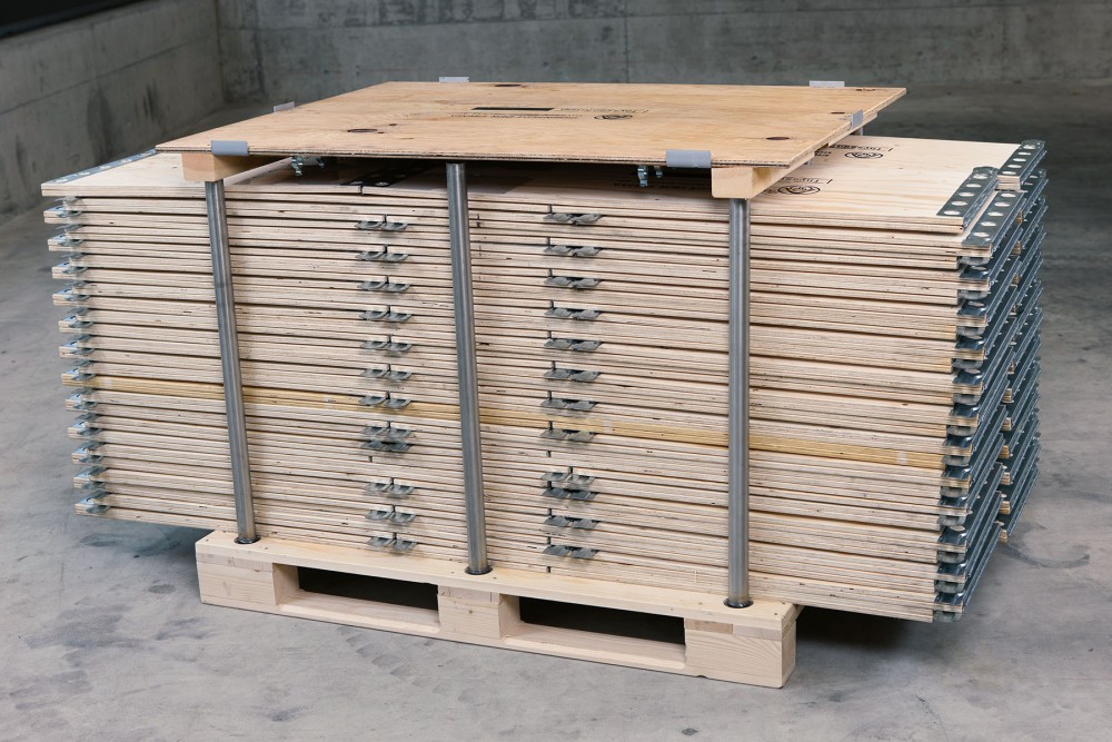 Faltrahmen aus Sperrholz Stapel