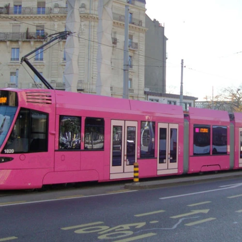 egolf verpackt tram in genf